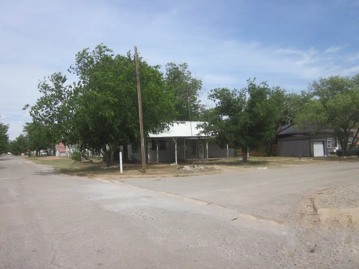 401 Avenue F Se, Childress, TX 79201 - #1