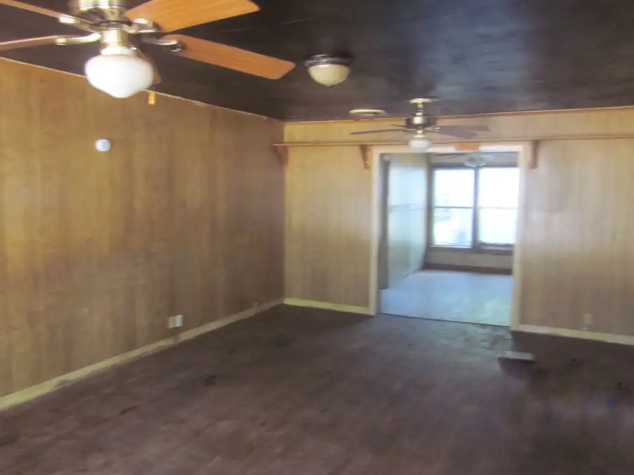 401 Avenue F Se, Childress, TX 79201 - #3