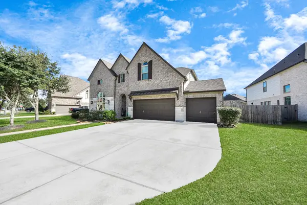 1911 Sapphire Pines Lane, Richmond, TX 77469