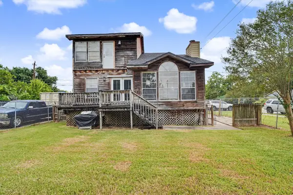 423 S 4th Street, La Porte, TX 77571