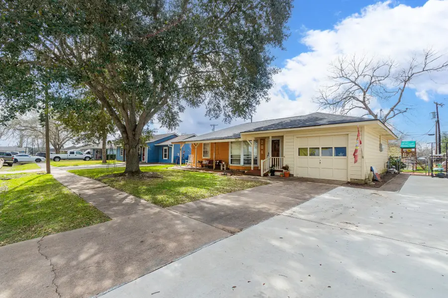 204 S Mattson Street, West Columbia, TX 77486 - #2