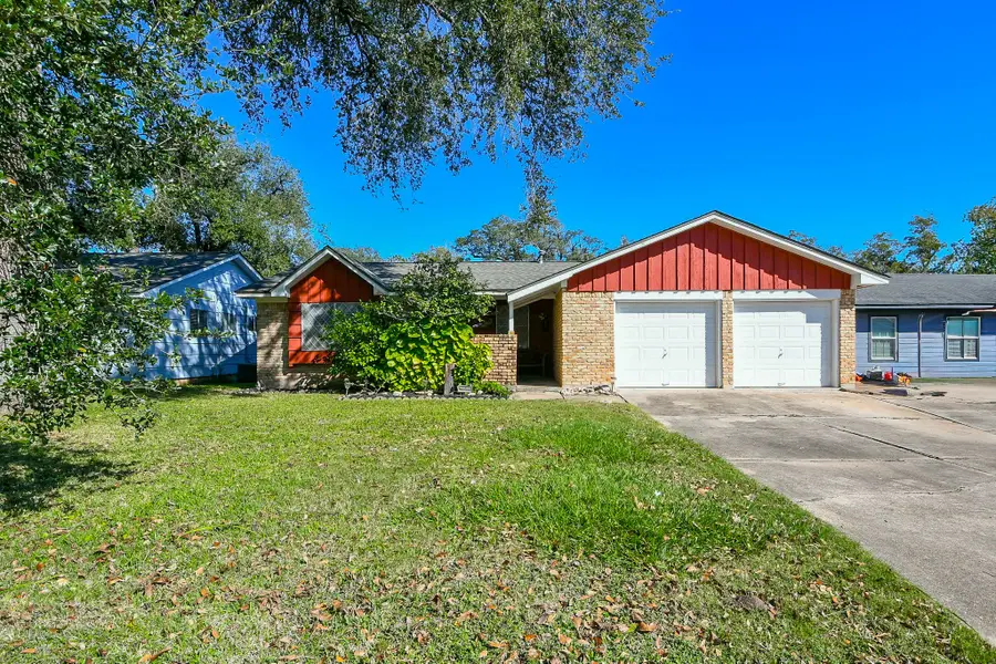 129 Cannon Street, Clute, TX 77531 - #2