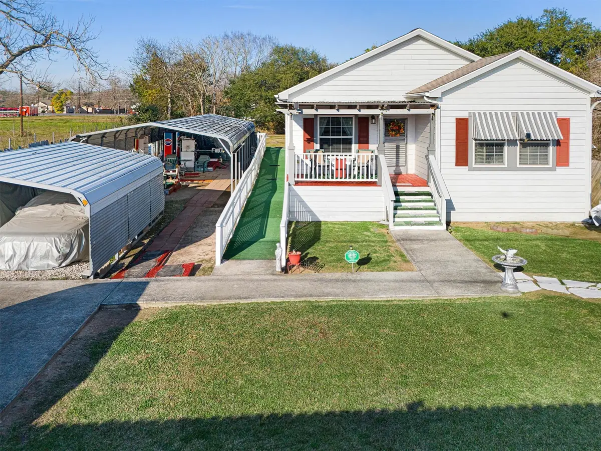 7018 N Martin Luther King Avenue, Hitchcock, TX 77563 - Image #1