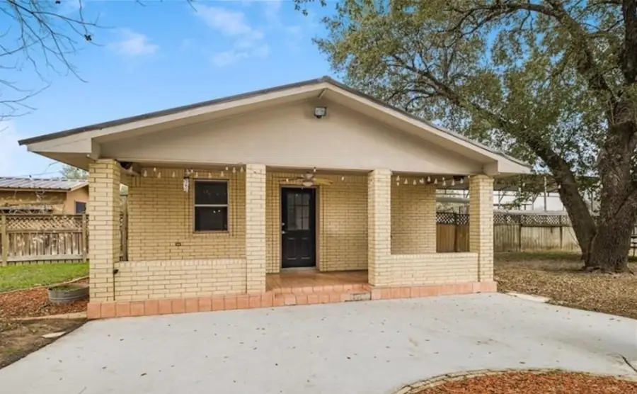 404 Glen Oaks, Cuero, TX 77954 - #3