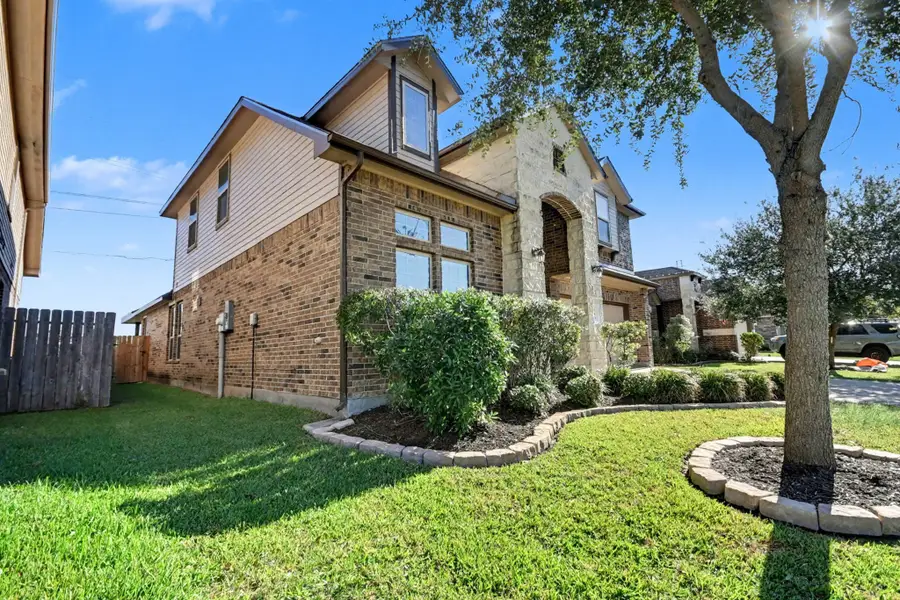 340 Kendall Crest Drive, Alvin, TX 77511 - Image #2