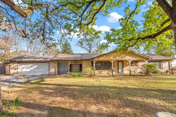 322 Parkside Drive, Zavalla, TX 75980