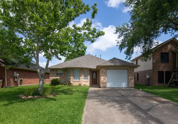 5705 Fargo Drive, Dickinson, TX 77539