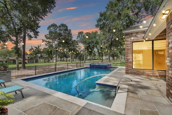 15 Grey Moss Lane, Montgomery, TX 77356