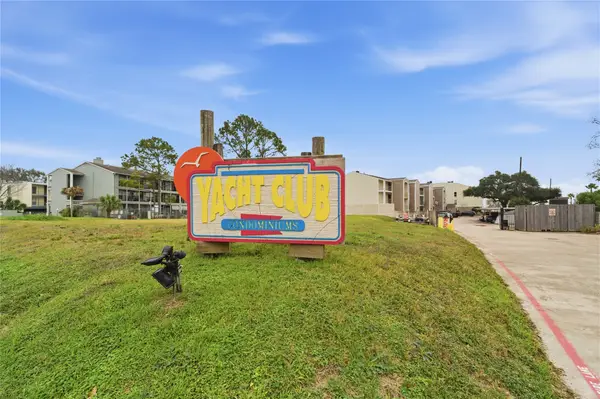 208 Yacht Club Lane #208, Seabrook, TX 77586