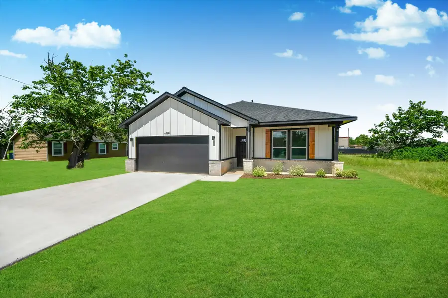 925 1st Street, Hempstead, TX 77445 - #2