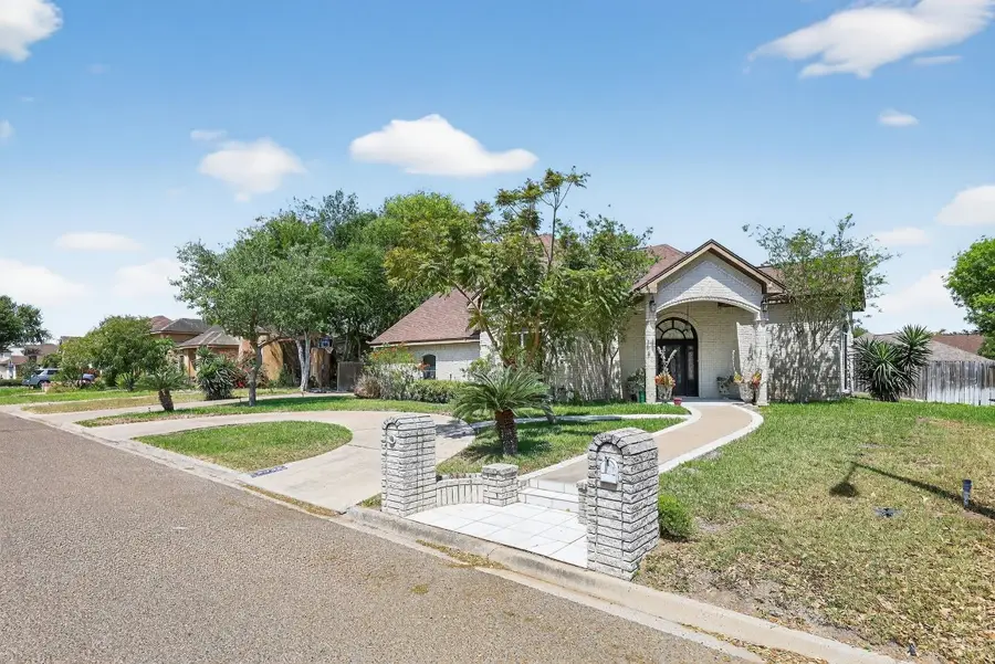 901 Royal Street, Edinburg, TX 78539 - #3