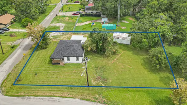 839 Yaupon Street, Clute, TX 77531
