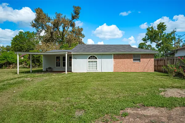 227 N Austin Drive, Angleton, TX 77515