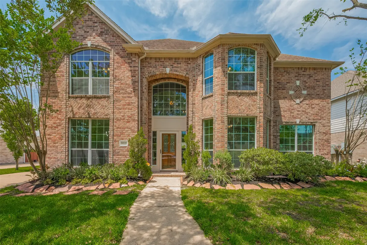 9205 Sunridge Court, Pearland, TX 77584 - Image #1