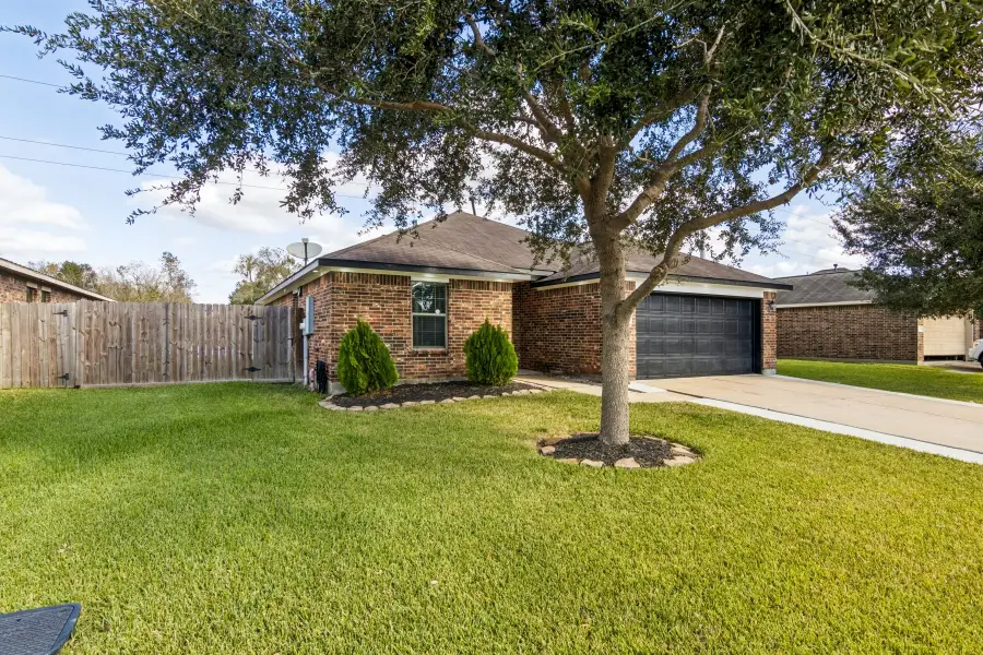 417 De Coster Boulevard, Alvin, TX 77511 - Image #2