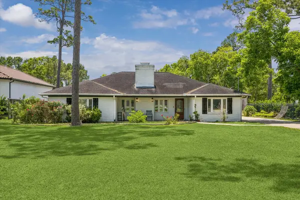 206 Melody Lane, Friendswood, TX 77546