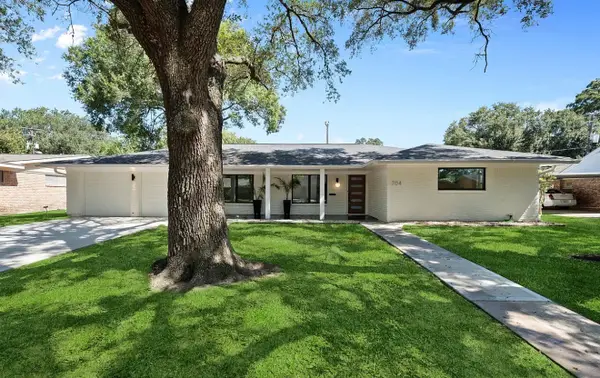 704 Fleetwood Street, Baytown, TX 77520
