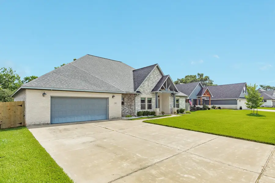 216 Creekside Lane, Lake Jackson, TX 77566 - #2