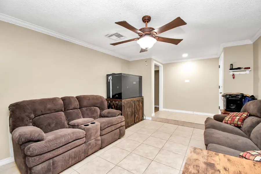 712 Meadowick Drive, Baytown, TX 77521 - Image #3