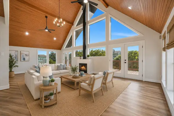 35 Lazy Lane, Kemah, TX 77565