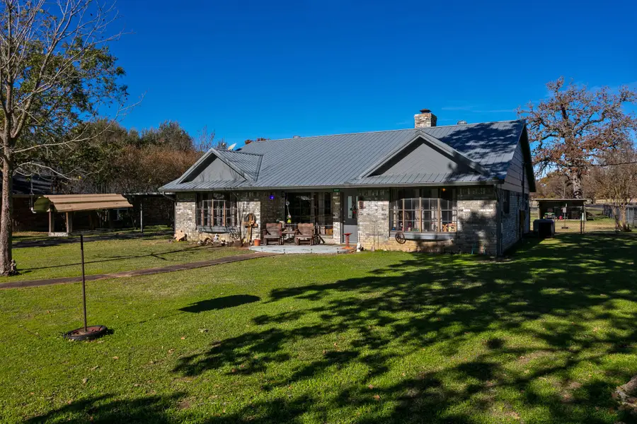 409 W Morgan Street, Franklin, TX 77856 - #3