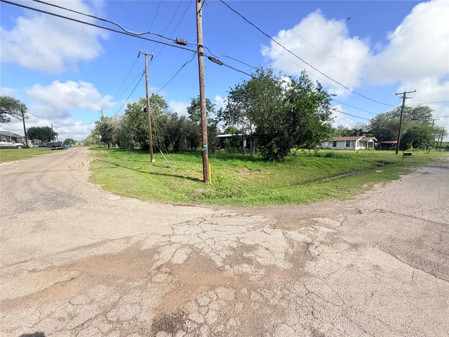 107 Shaw Street, Refugio, TX 78377 - #2