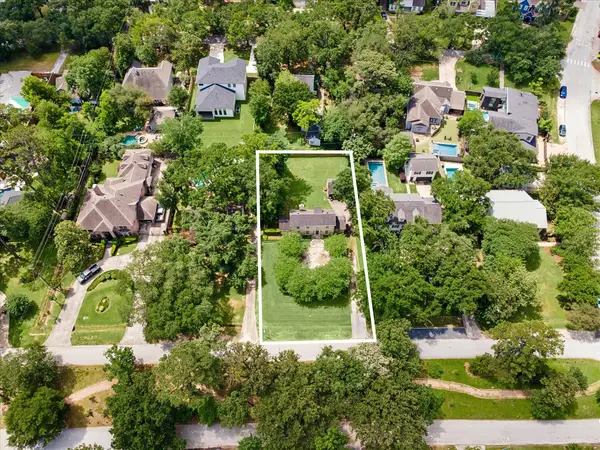 717 Garden Oaks Boulevard, Houston, TX 77018