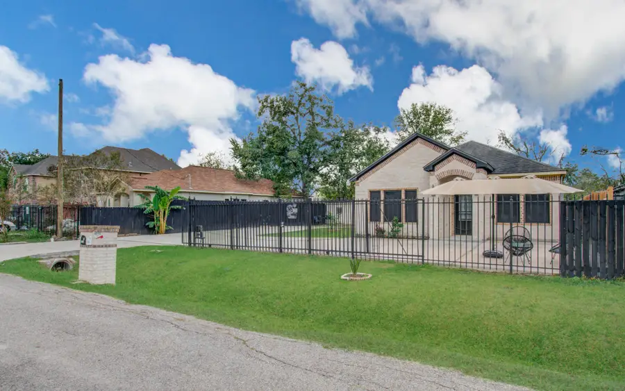 8040 Howton St Street #1/2, Houston, TX 77028 - Image #2