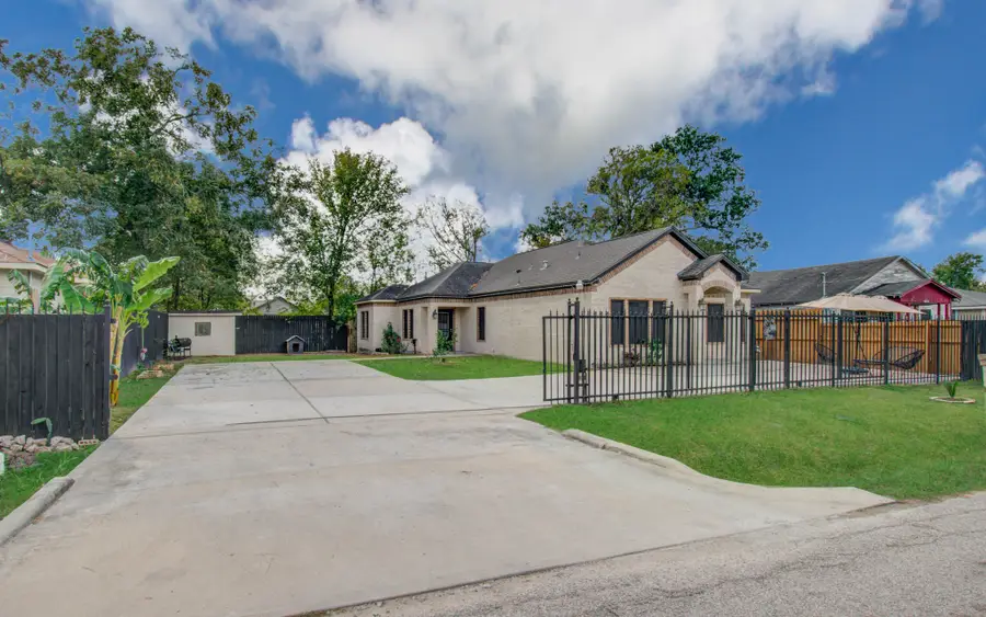 8040 Howton St Street #1/2, Houston, TX 77028 - Image #3