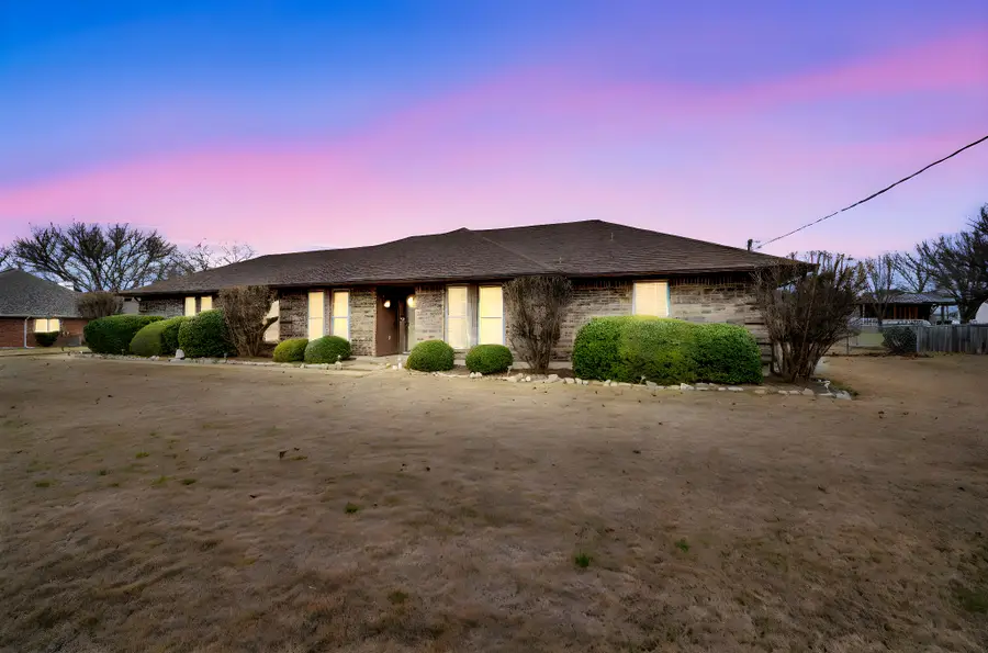 609 Shallow Creek Drive, Oak Leaf, TX 75154 - Image #2