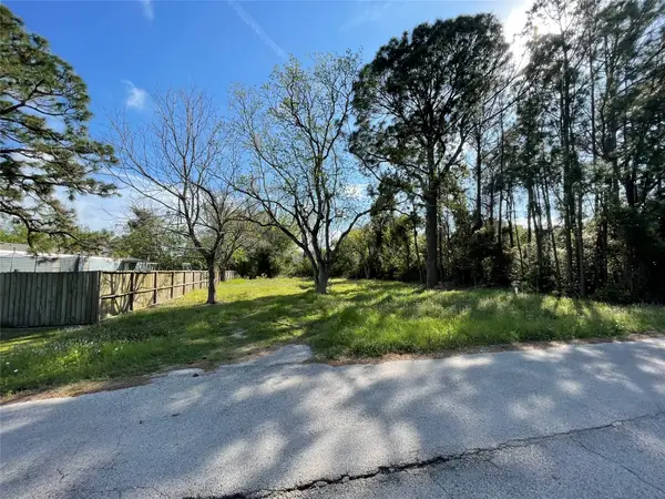 6427 Pinecrest Drive, Hitchcock, TX 77563