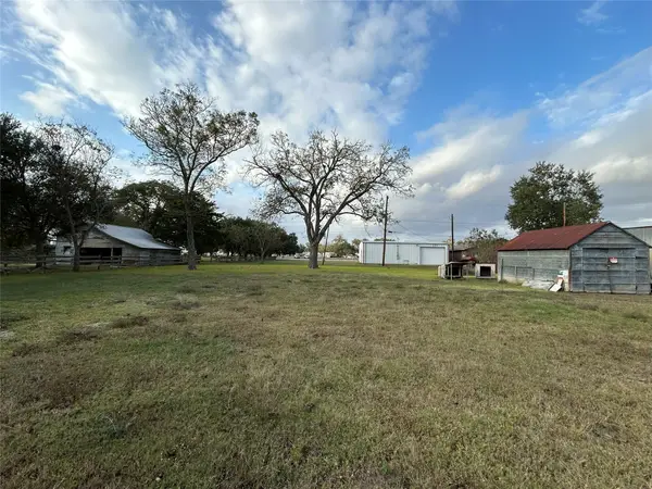 810 Morris Street, East Bernard, TX 77435