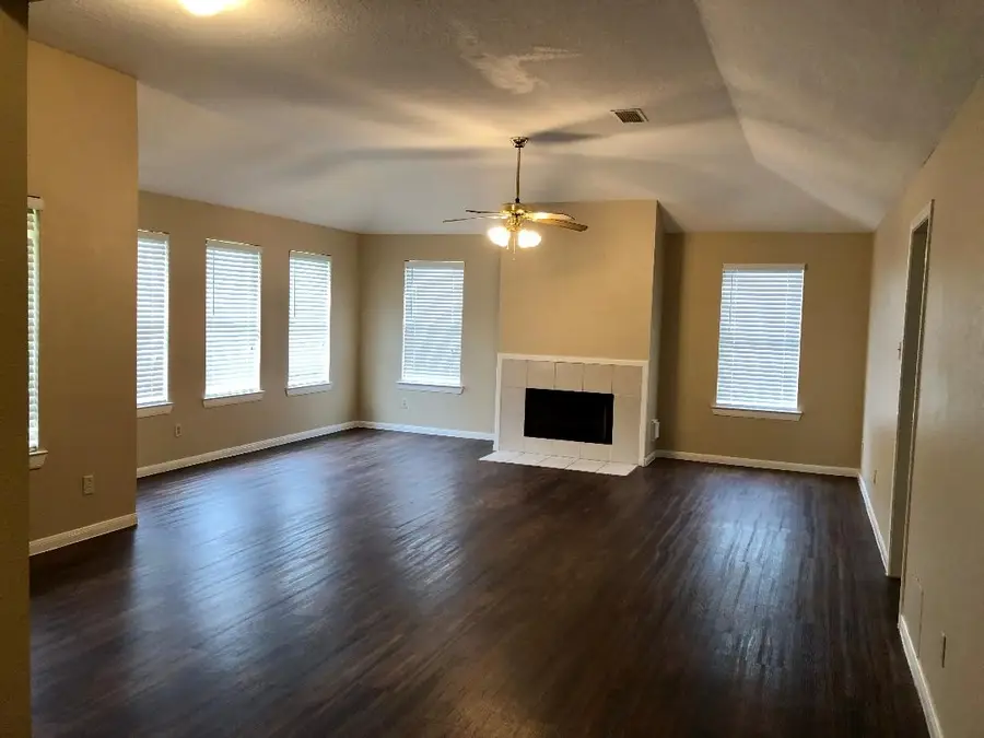 581 Mosswood Drive, Conroe, TX 77302 - Image #3