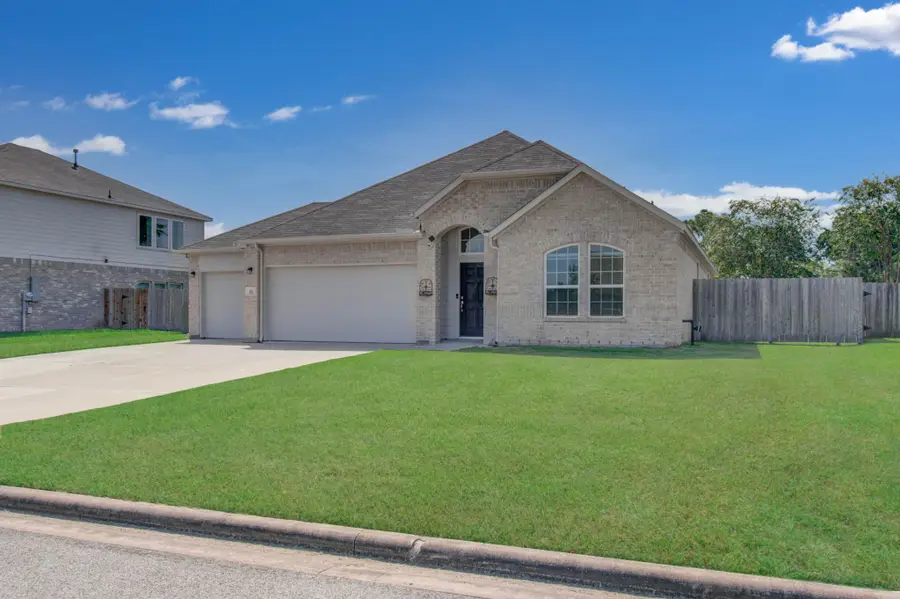 537 Green Meadows Drive, West Columbia, TX 77486 - #2
