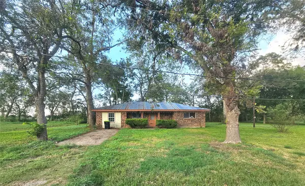 905 E Columbus Drive, Wharton, TX 77488
