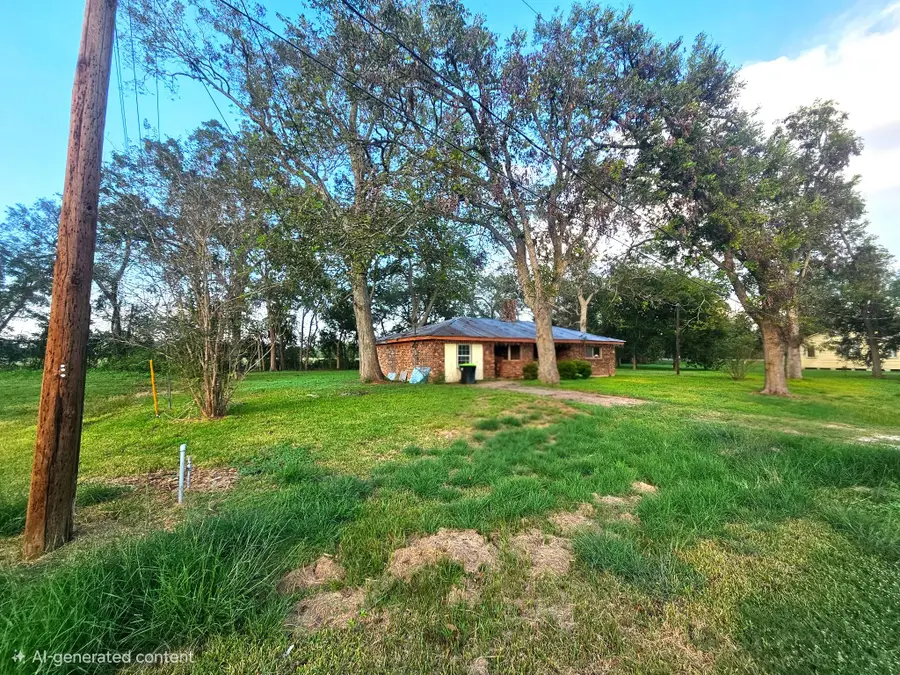 905 E Columbus Drive, Wharton, TX 77488 - #2