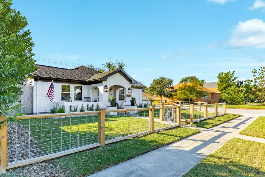 4727 Avenue O, Galveston, TX 77551 - Image #2