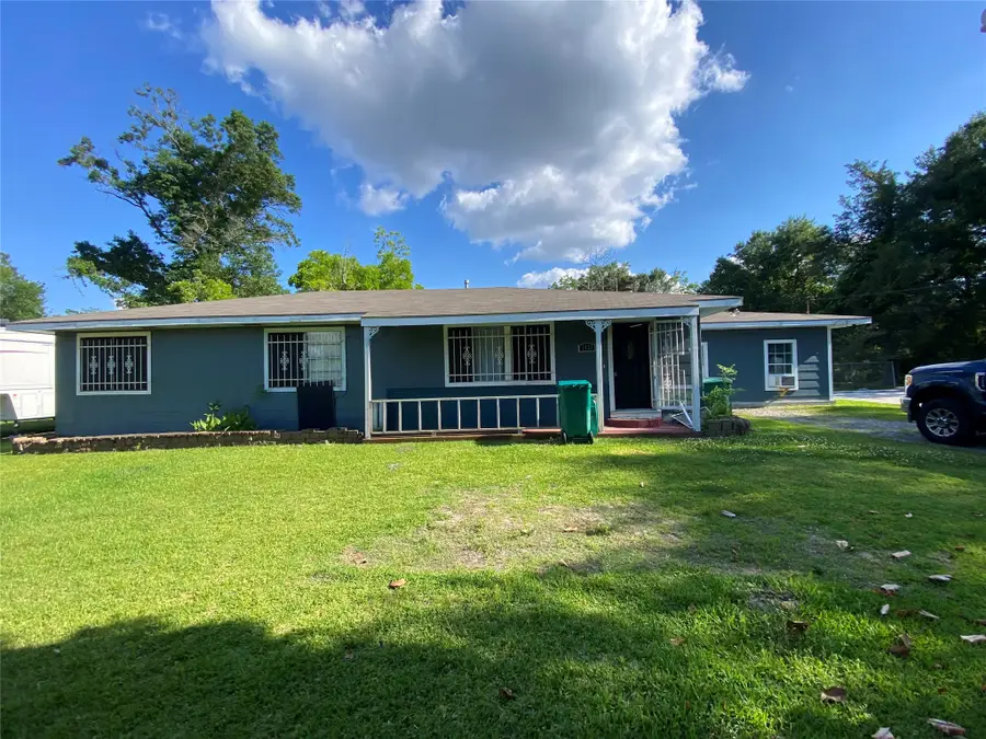 1025 Henderson Avenue, Orange, TX 77630 - #2