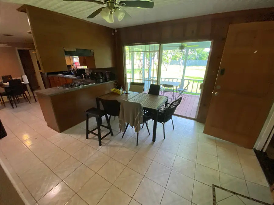 1025 Henderson Avenue, Orange, TX 77630 - #3