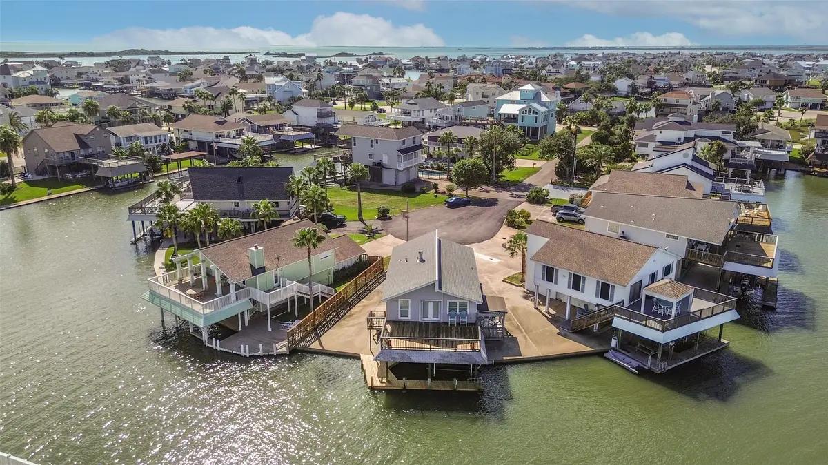 1302 Coral Way, Tiki Island, TX 77554 - #1