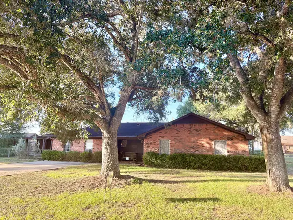 1006 Lee Road Road, Columbus, TX 78934
