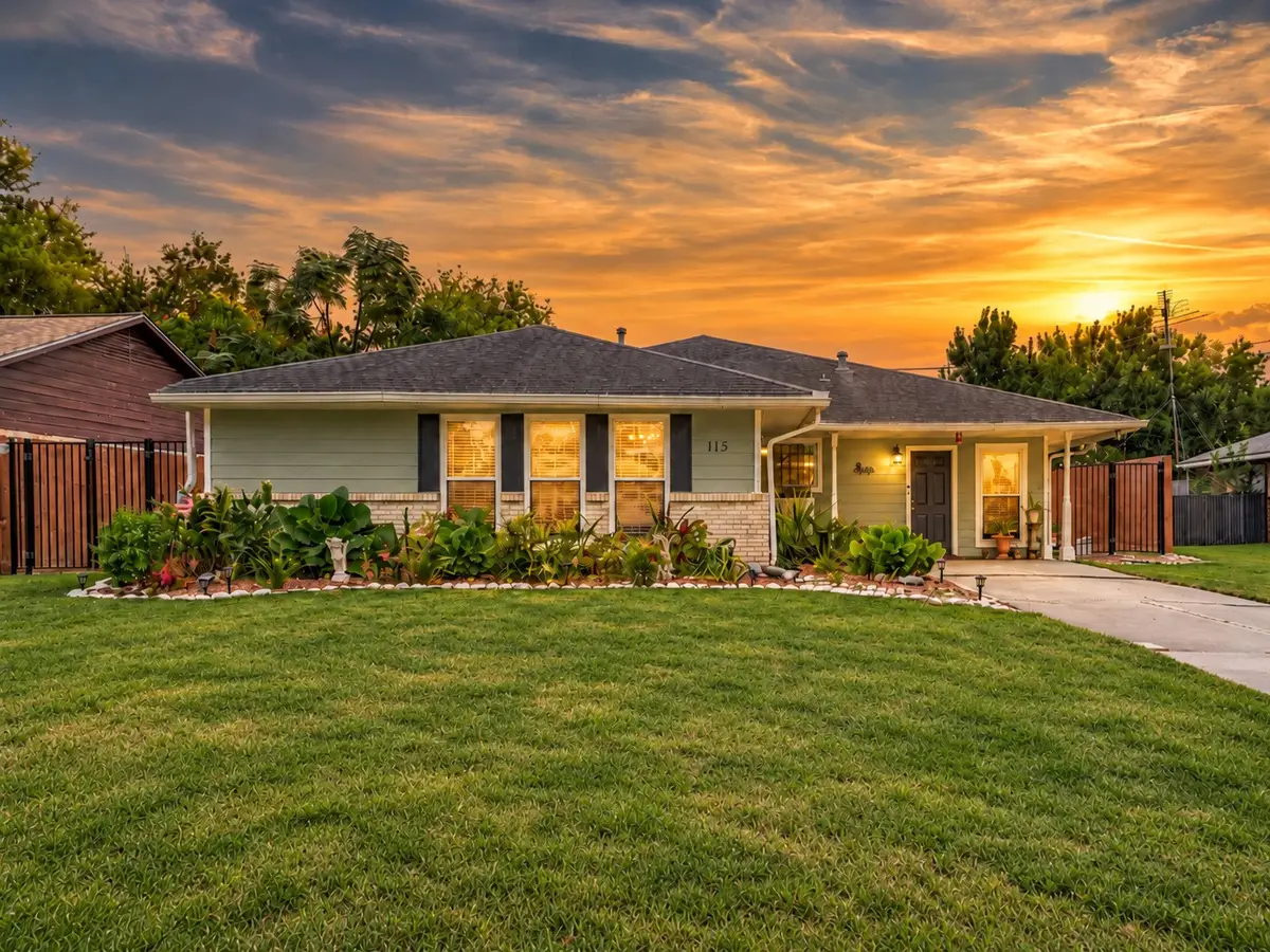 115 S Yaupon Street, Lake Jackson, TX 77566 - #1