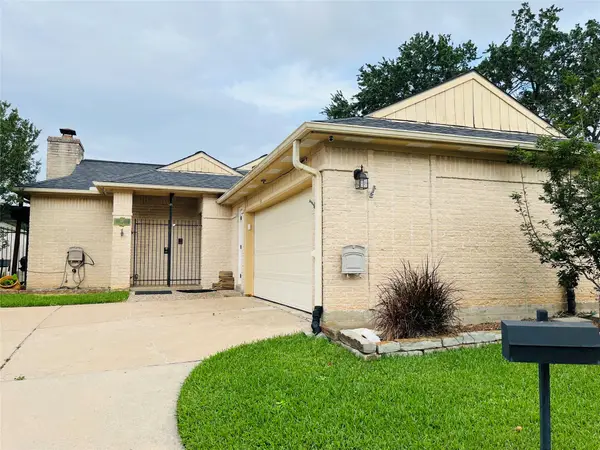 227 Essex Place, Stafford, TX 77477