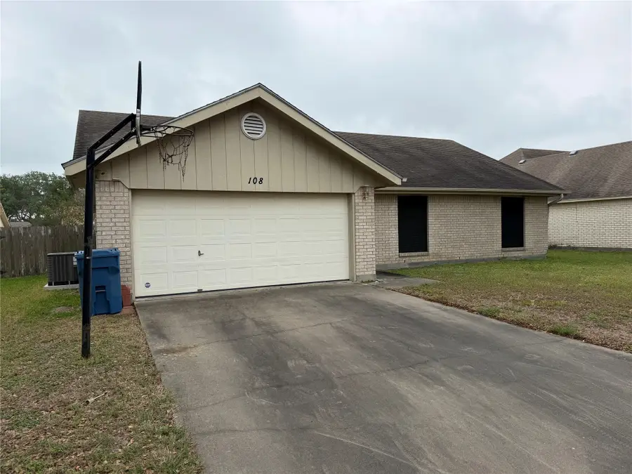 108 Timberline Drive, Port Lavaca, TX 77979 - #2