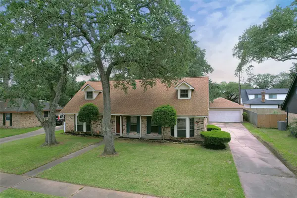 2106 S Memorial Court, Pasadena, TX 77502