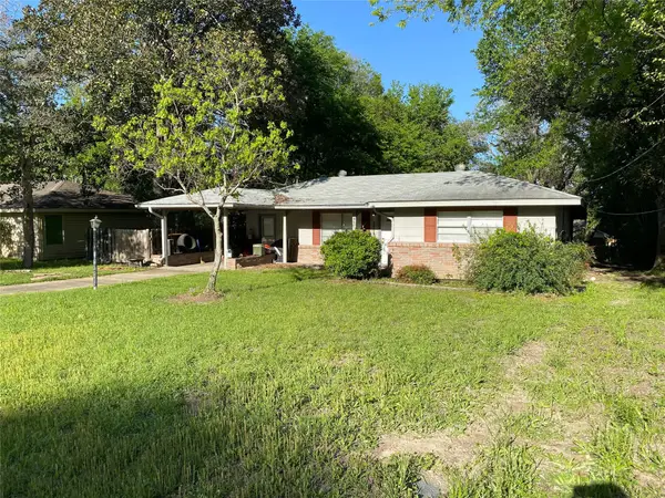 1015 Oak Drive, Huntsville, TX 77320