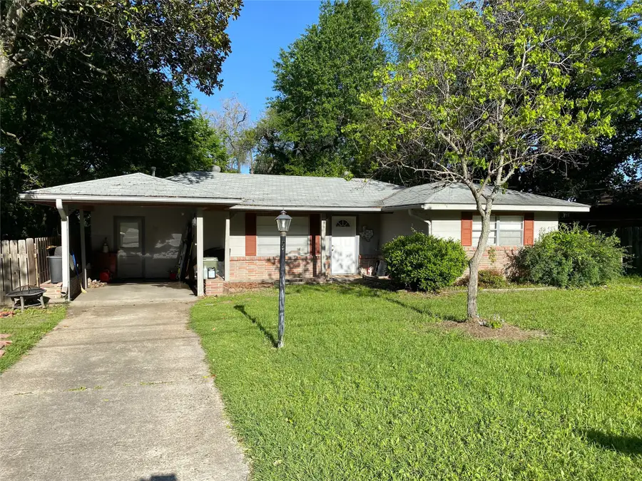 1015 Oak Drive, Huntsville, TX 77320 - #2