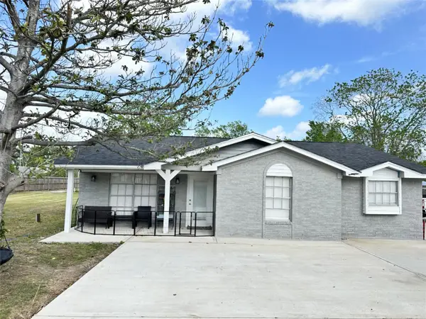201 S 5th Street, Highlands, TX 77562