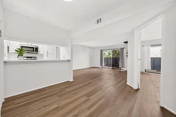 3015 Walnut Bend Lane Lane #31, Houston, TX 77042