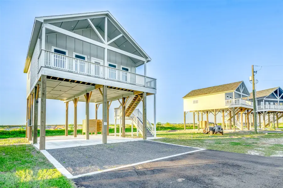 1077 Sunset Circle W, Crystal Beach, TX 77650 - Image #3